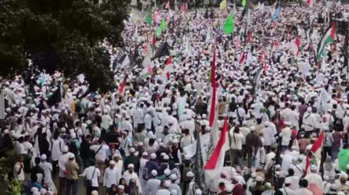Indonesia: Thousands of Muslims call for Jakarta's Christian governor to be sacked