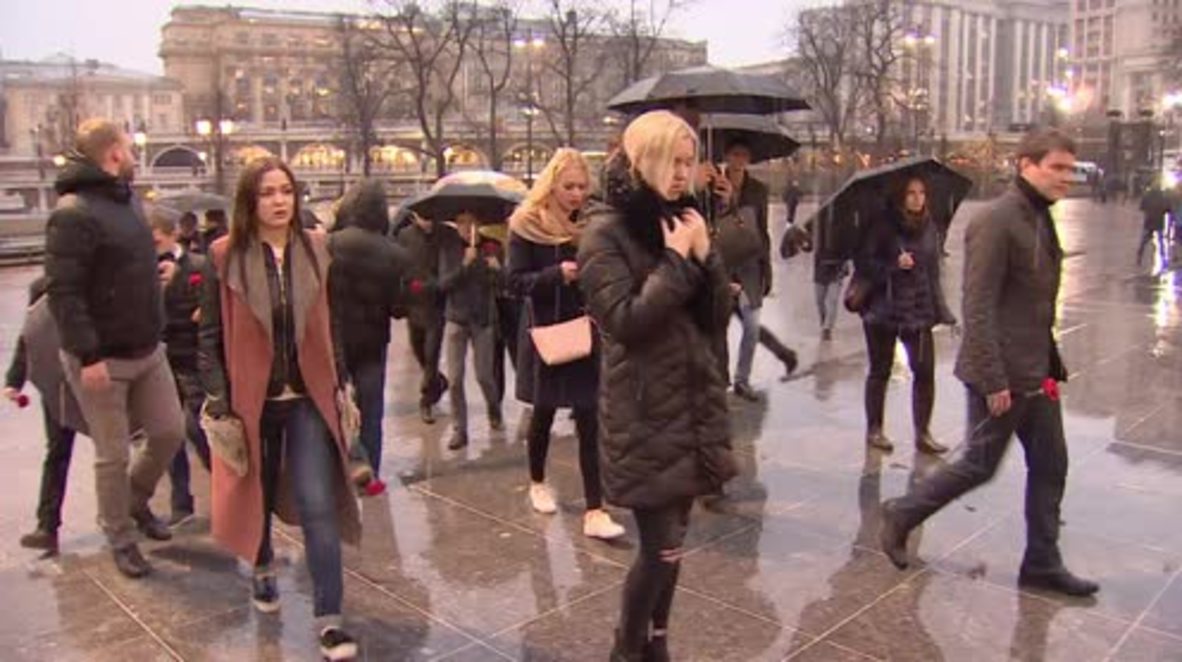 Russia: Muscovites pay tribute to St. Petersburg metro blast victims