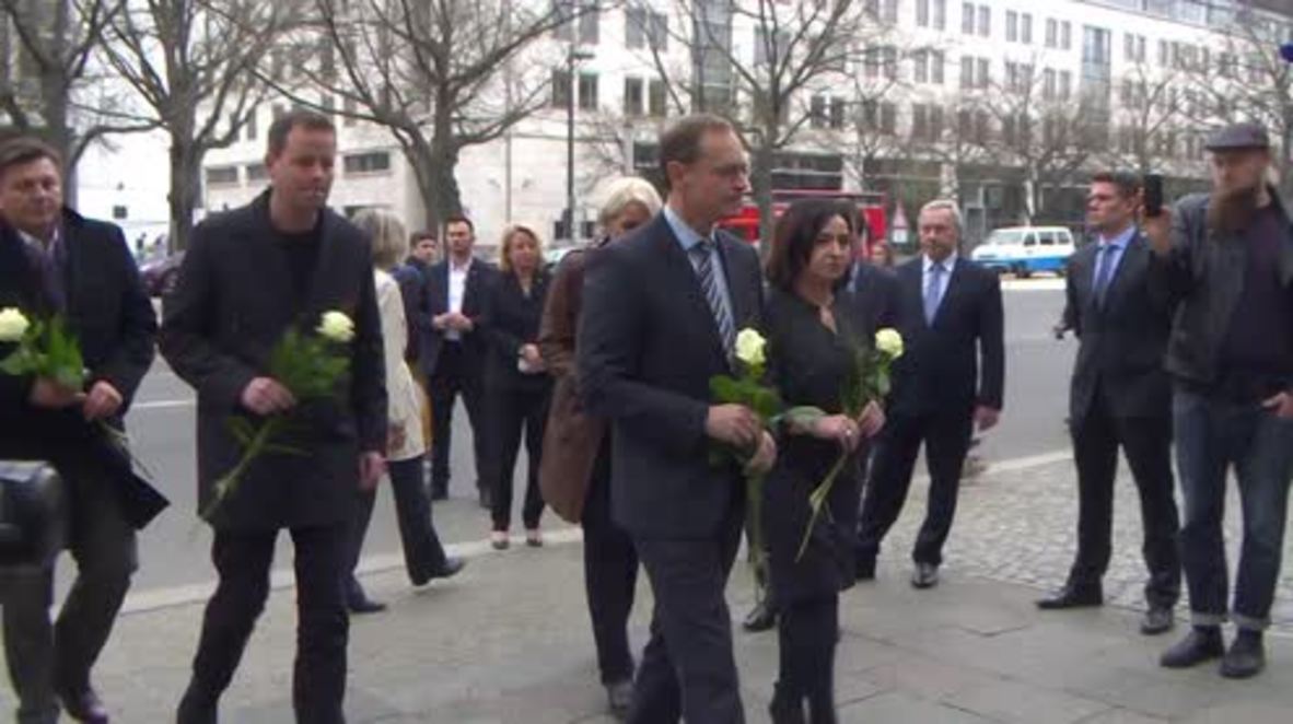 Germany: Mayor of Berlin lays flowers for victims of St. Petersburg blast