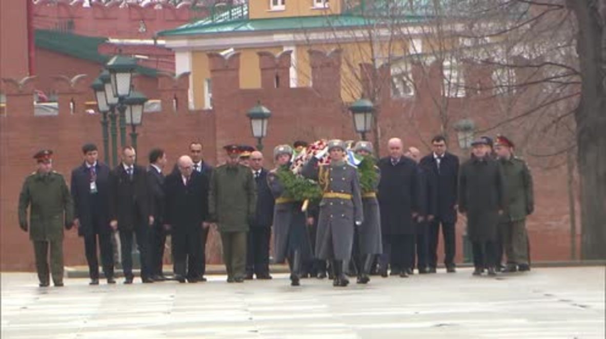 Russia: Uzbek president lays flowers in Moscow honouring St. Petersburg victims