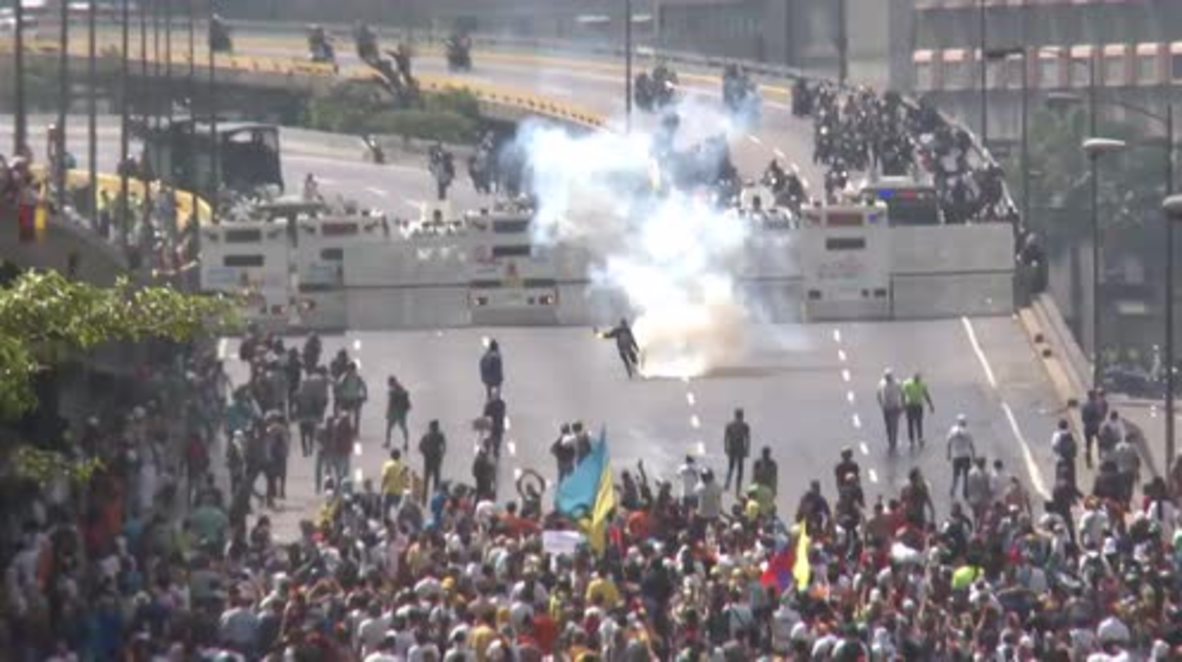 Venezuela: Protest against Maduro turns violent in Caracas