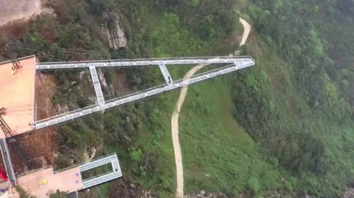 China: Vertigo sufferers look away! 80m skywalk unveiled in Chongqing