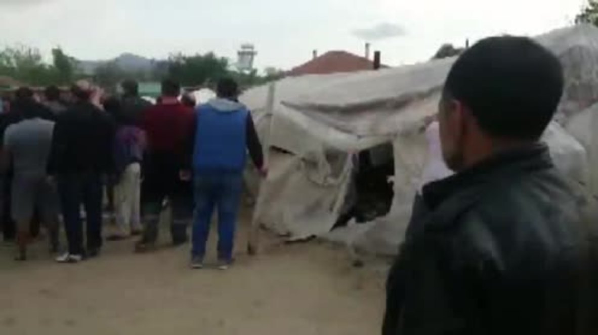 Turkey: Armed mob destroys Syrian refugee camp in Izmir