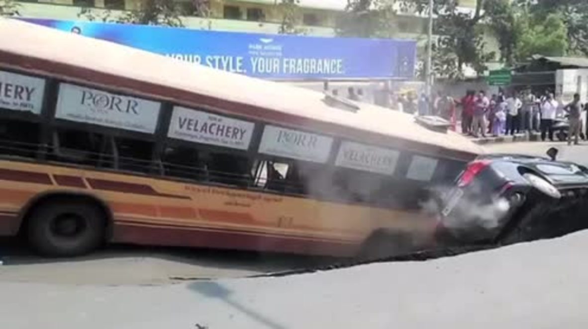 India: Bus and car swallowed by sinkhole in Chennai