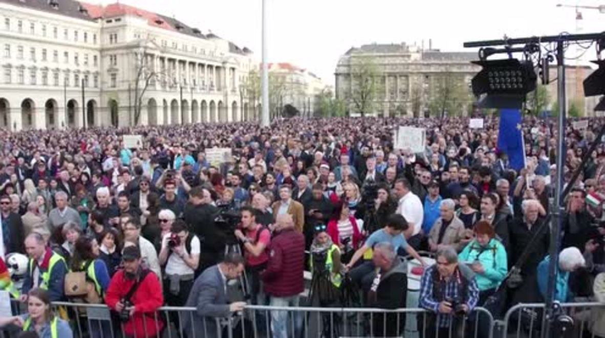 Hungary: Protests against law targeting Soros-backed university continue in Budapest