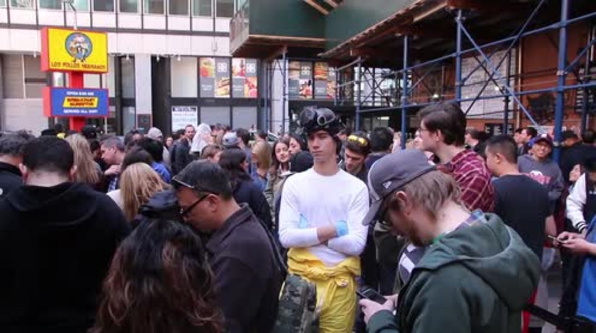 USA: Fans queue for opening of Breaking Bad-inspired restaurant in NYC
