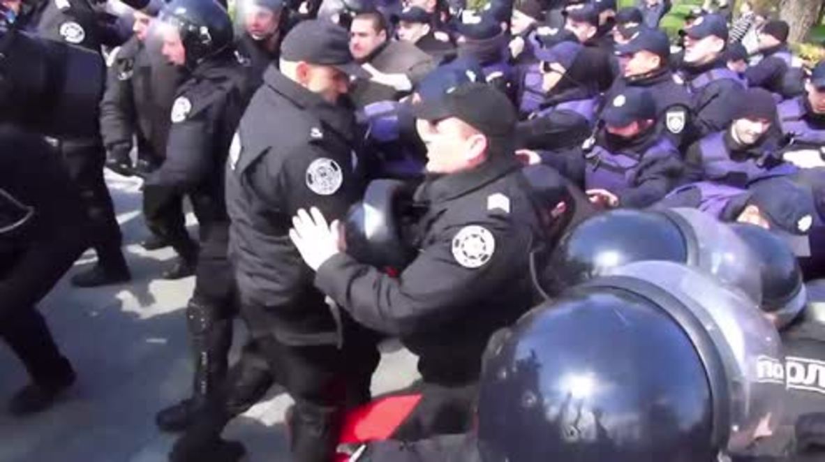 Ukraine: Clashes and arrests as far-right activists disrupt Odessa WWII memorial