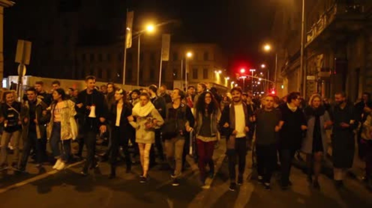 Hungary: Clashes between police and protesters over Soros-backed university in Budapest