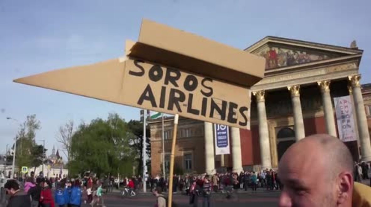 Hungary: Thousands march in defence of Soros-backed university