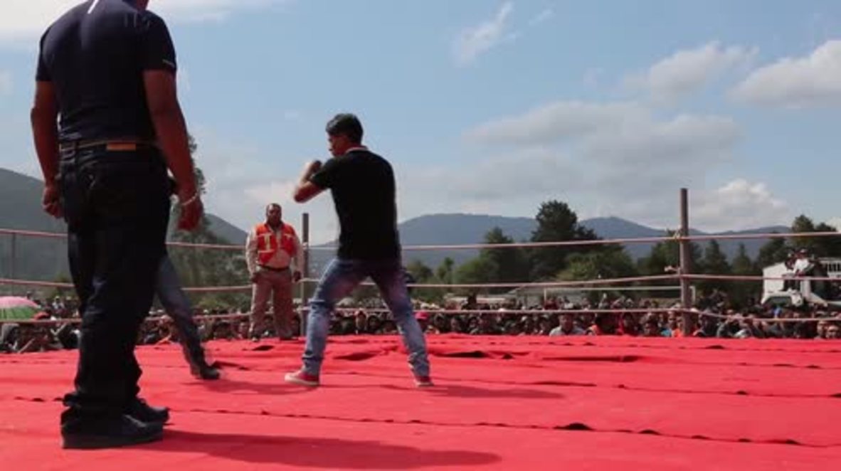 Guatemala: A Good Friday for a fight Guatemalan men battle in Chivarreto