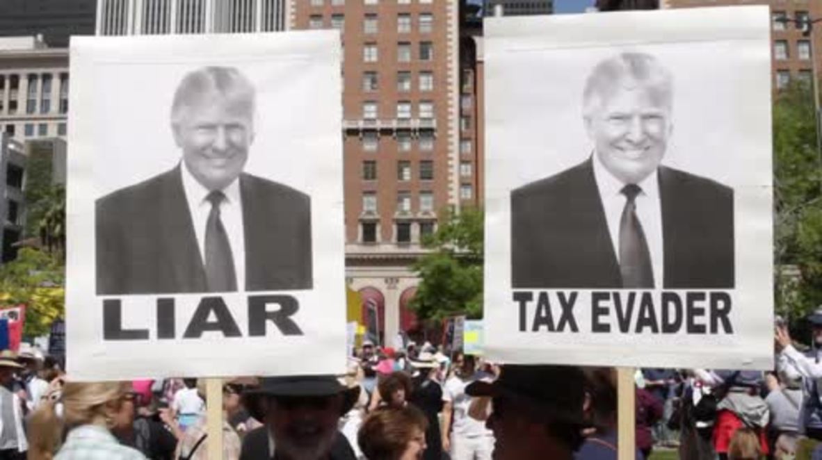 USA: LA protesters demand Trump release his tax returns