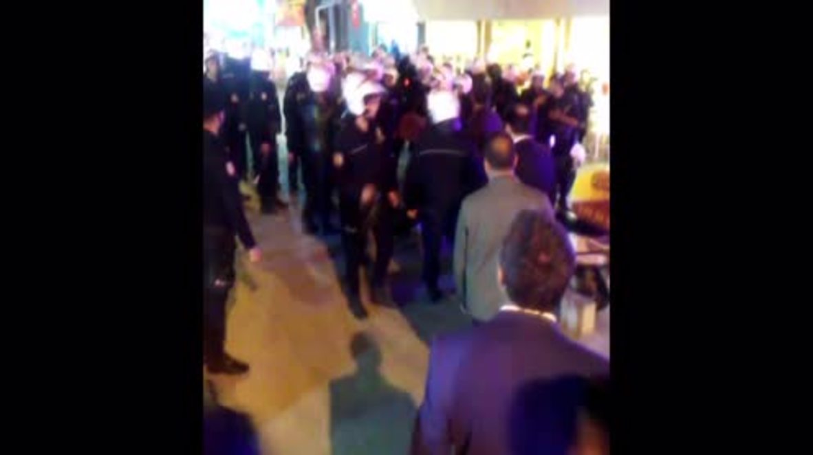 Turkey: Anti-Erdogan demonstrators detained in Izmir