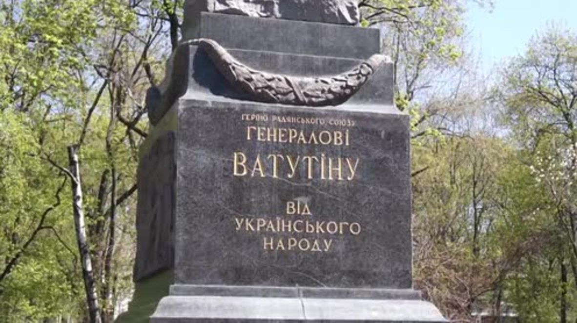 Ukraine: National Corps activists hang 'Executioner' sign from Vatutin monument