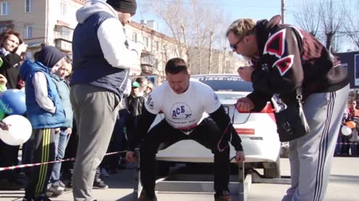 Russia: South Urals strongmen lift THOUSANDS of kilos in Chelyabinsk tournament