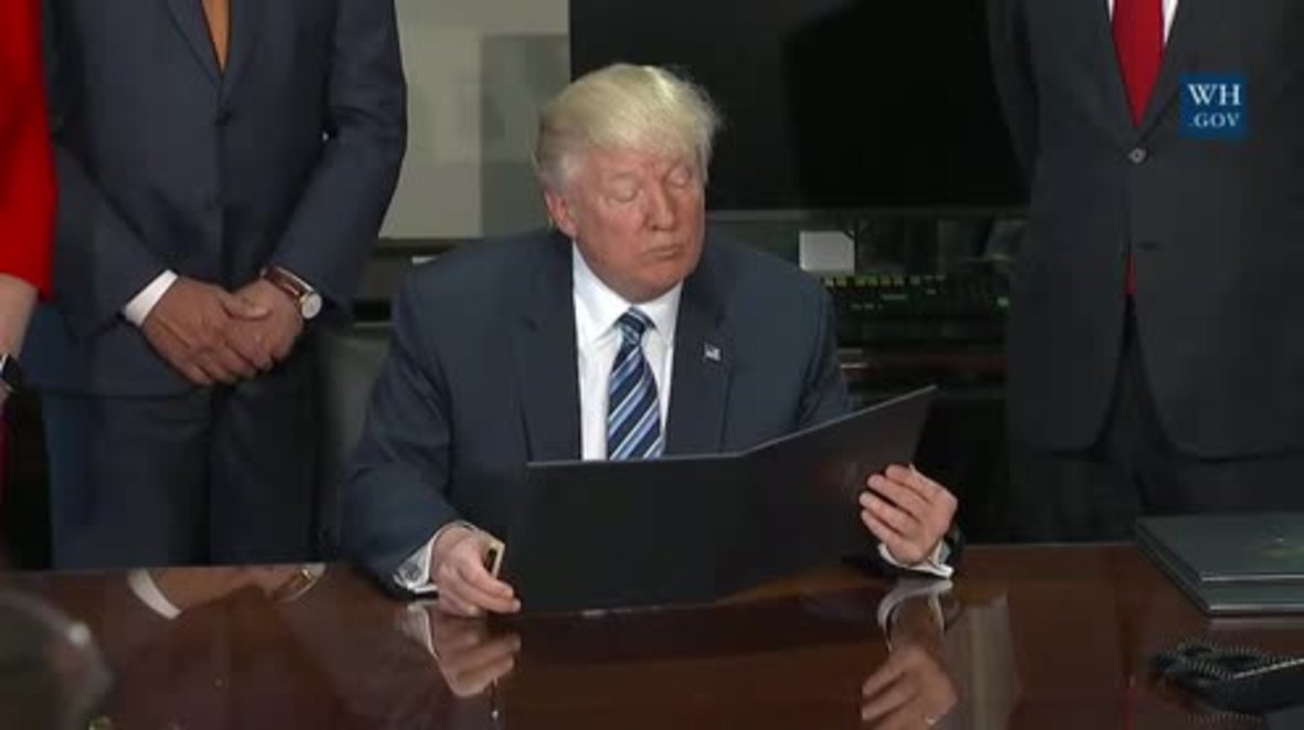 USA: Trump signs executive order rolling back Dodd-Frank financial reforms bill