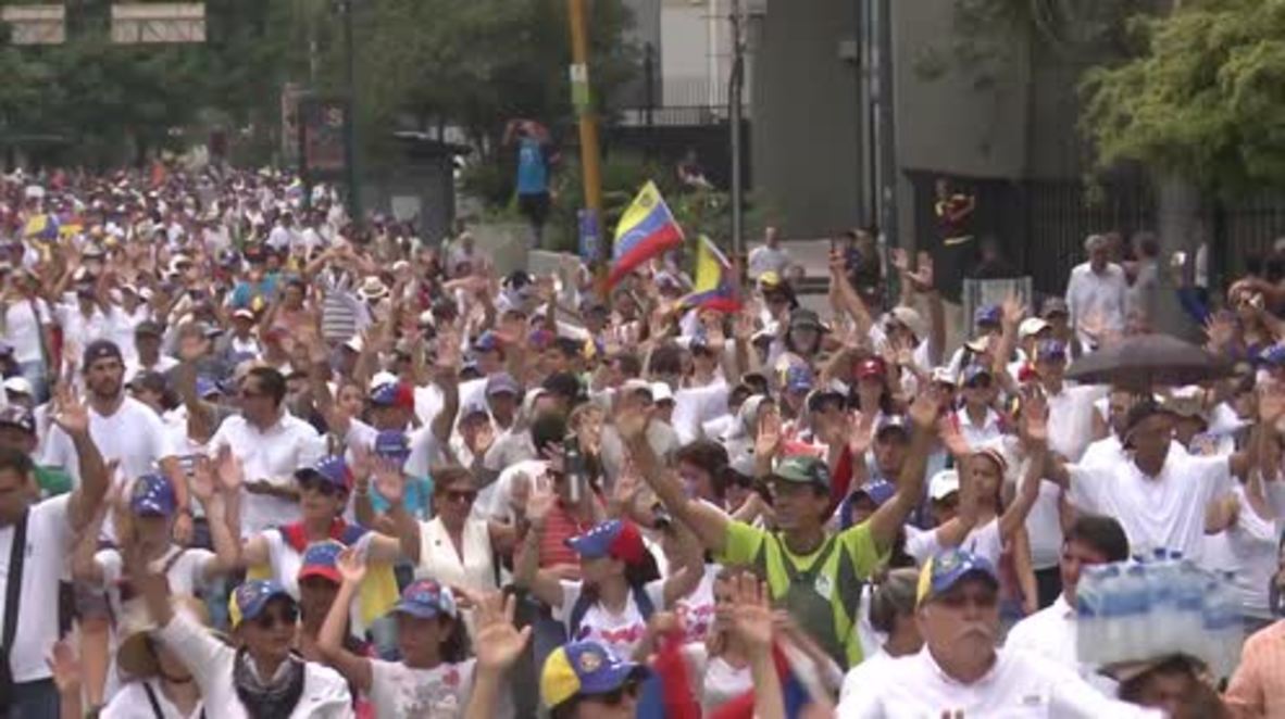 Venezuela: 10,000s anti-govt protesters partake in ‘March of Silence for the Fallen’