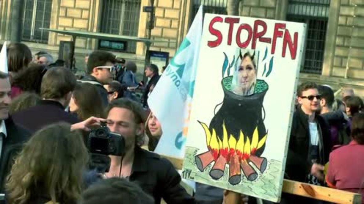 France: 'This party belongs to the garbage'- students rail against Le Pen in Paris