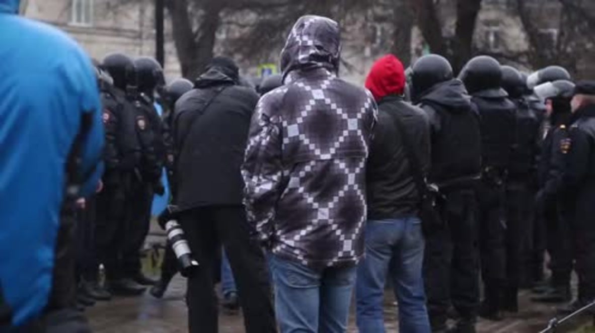 Russia: Protesters detained at unauthorised 'Open Russia' rally in St. Petersburg
