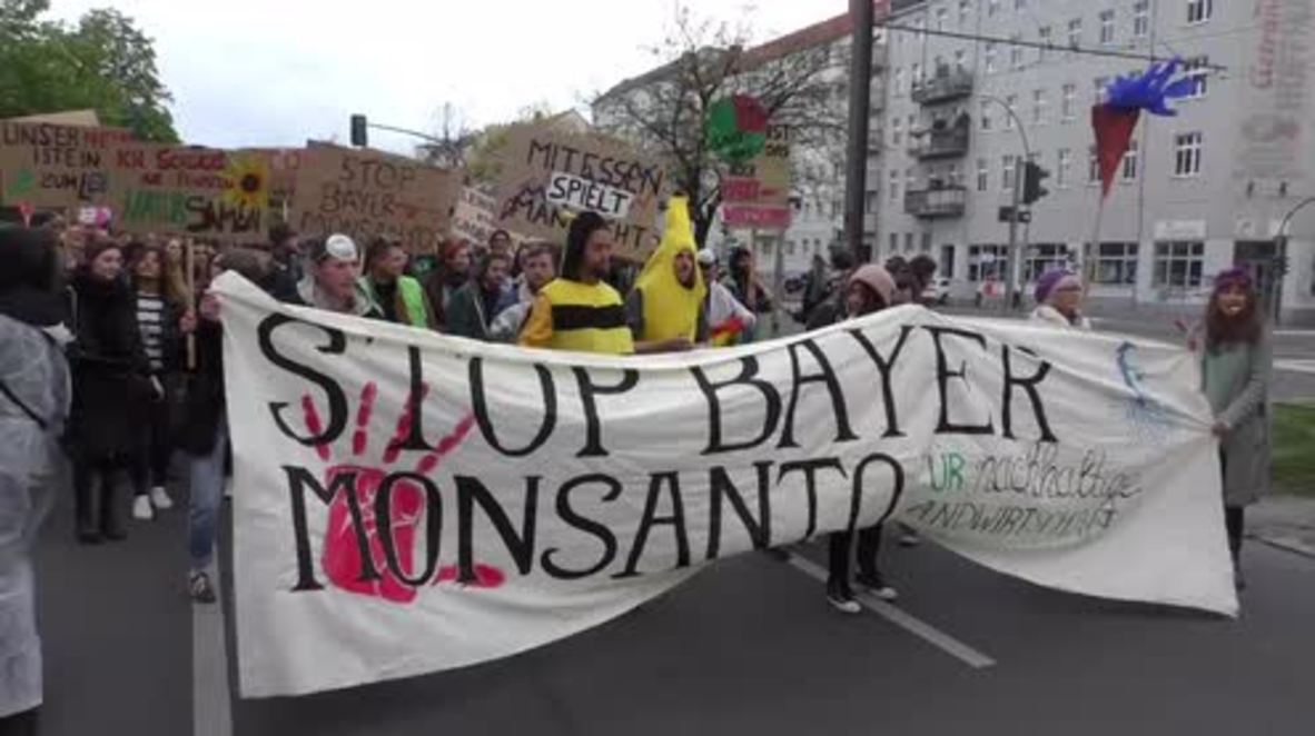 Germany: Hundreds rally against Monsanto-Bayer mega-merger in Berlin