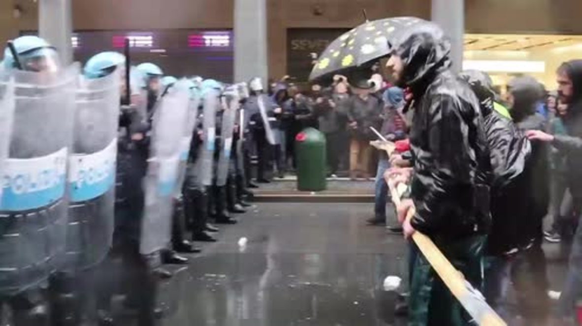 Italy: Police truncheons rain down blows on protesters at May Day march in Turin