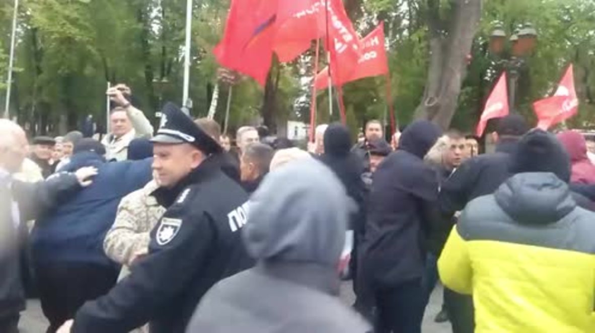 Ukraine: Nationalists clash with war veterans at Vinnitsa Workers' Day demo