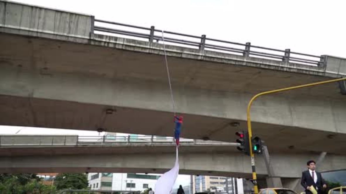 Colombia: Real life Spiderman flies over streets of Bogota