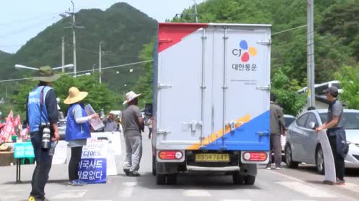South Korea: Anti-THAAD protesters roadblock missile system base