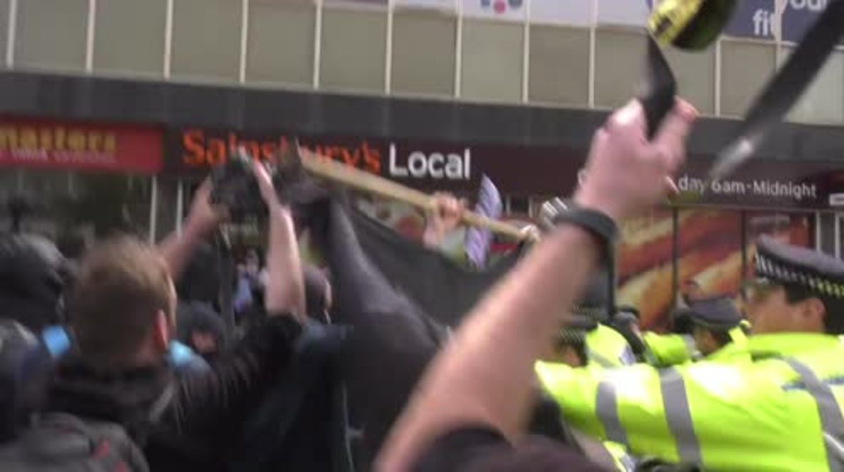 UK: Antifa clashes with police protecting far-right activists in London