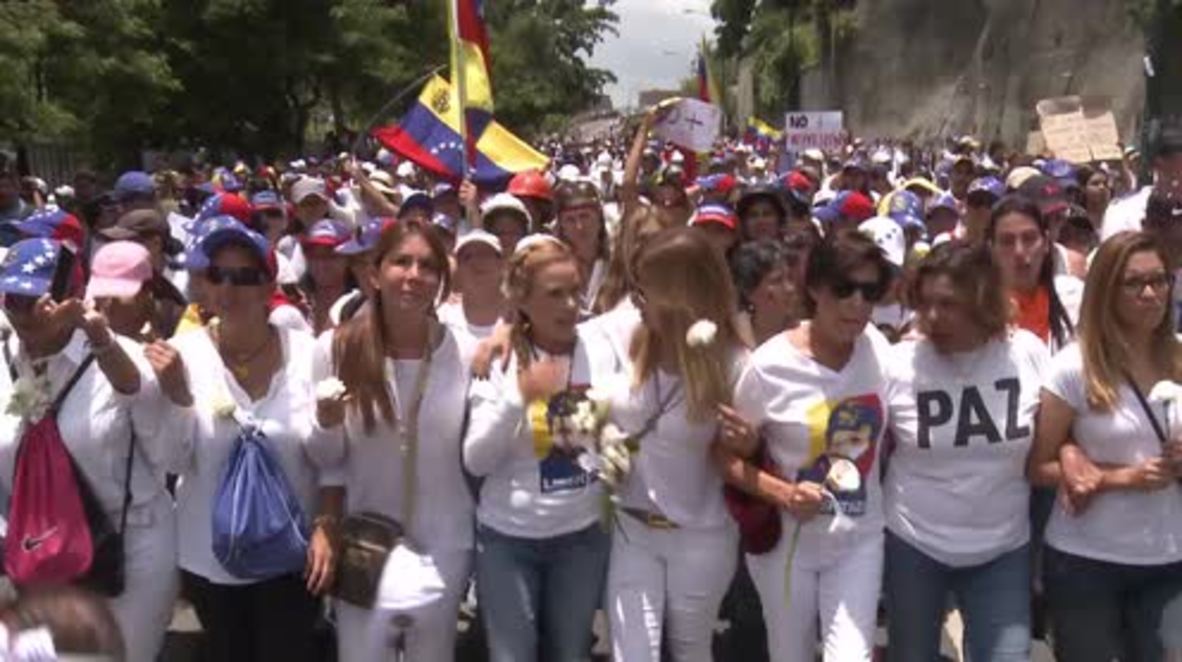 Venezuela: Women lead march against Maduro in Caracas