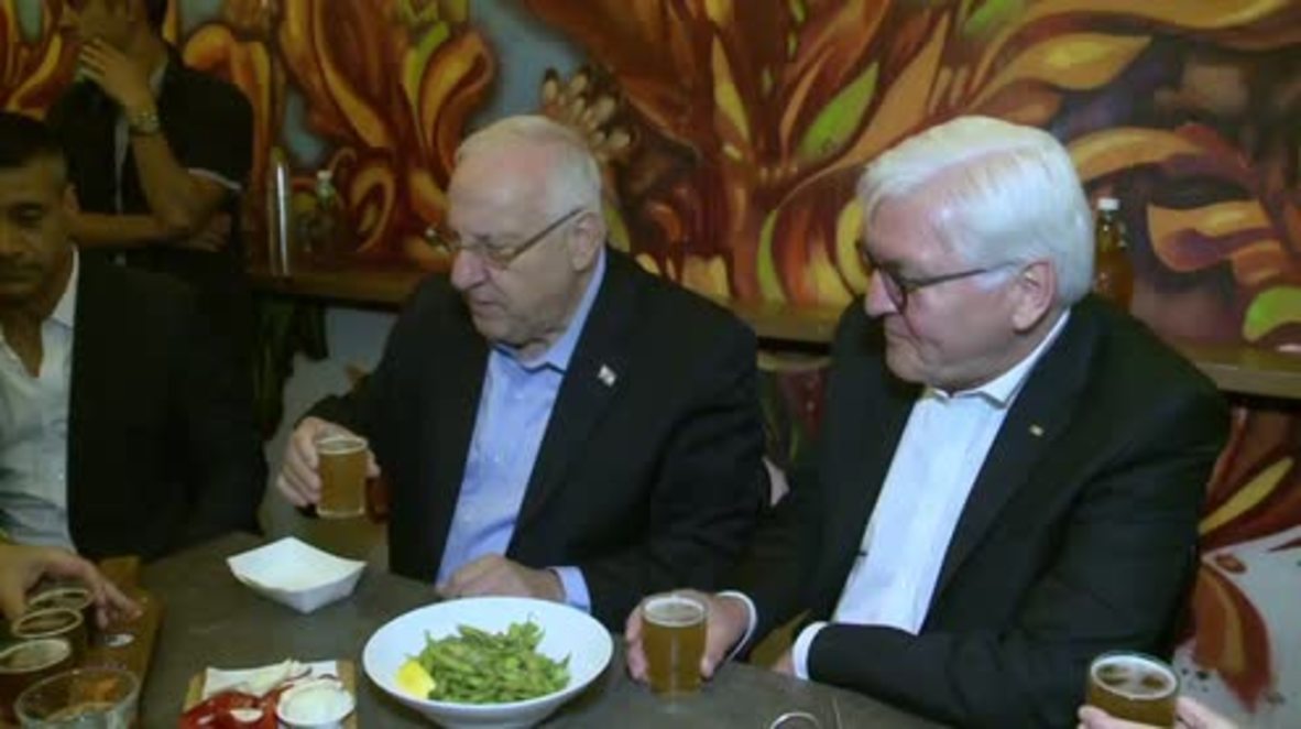 Israel: Steinmeier and Rivlin clink glasses at Jerusalem market