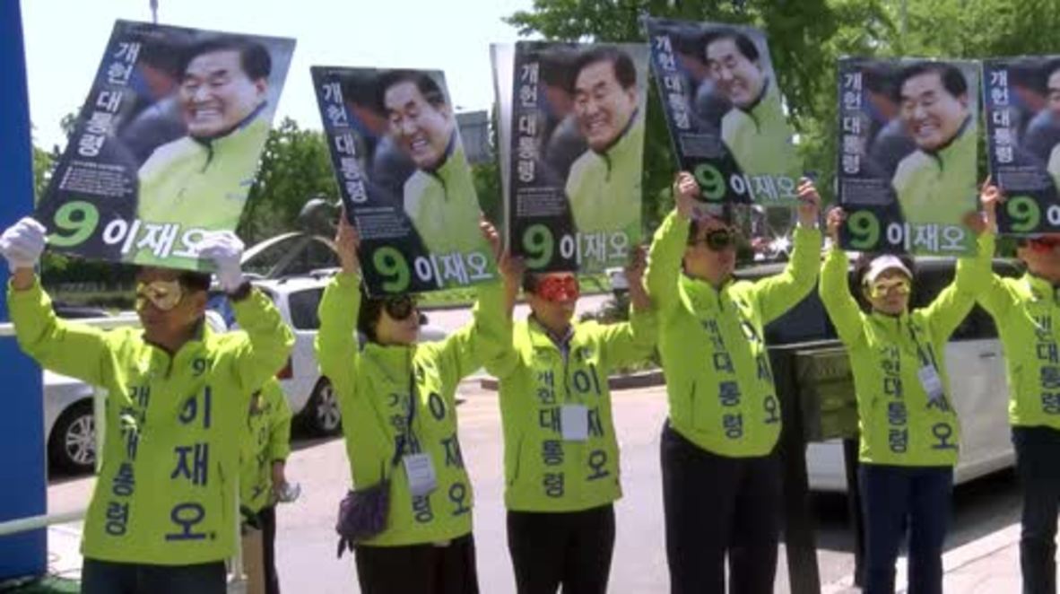 South Korea: Masked presidential hopeful campaigns against lack of media attention