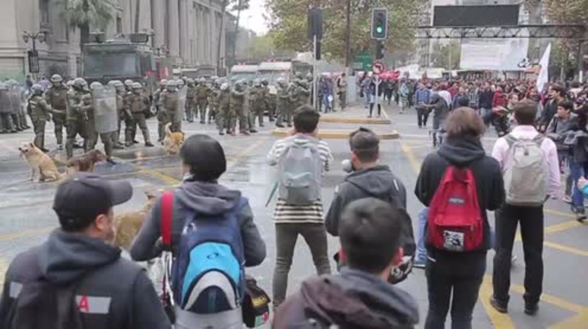 Chile: Students protesting uni debts water cannoned by police in Santiago