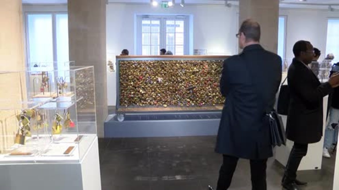 France: Love don’t cost a thing? Tell that to the auctioneer of Paris’ ‘love locks’