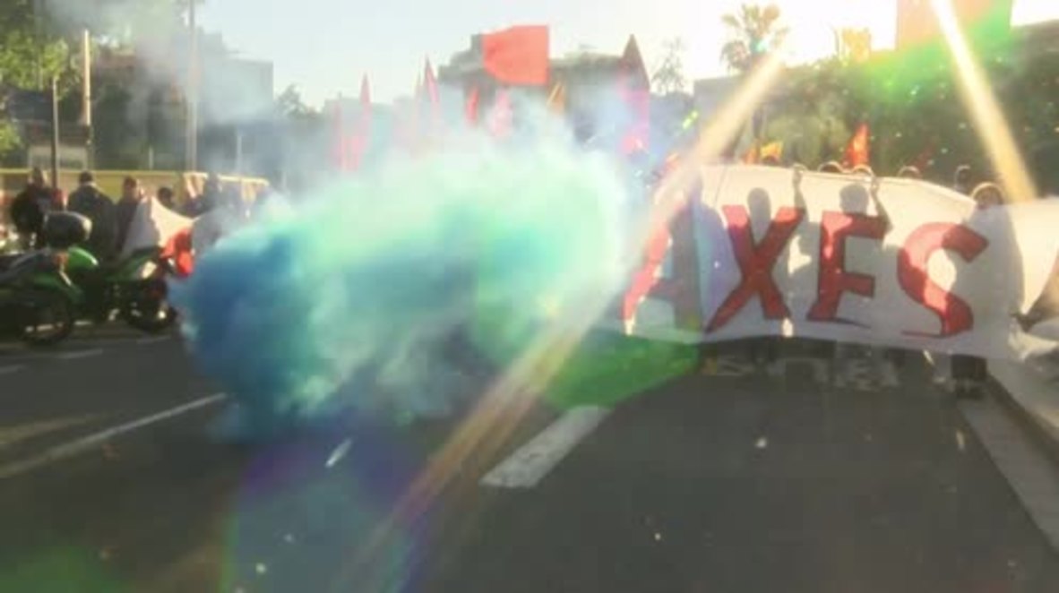 Spain: Students stage sit-in demanding uni fee reductions in Barcelona