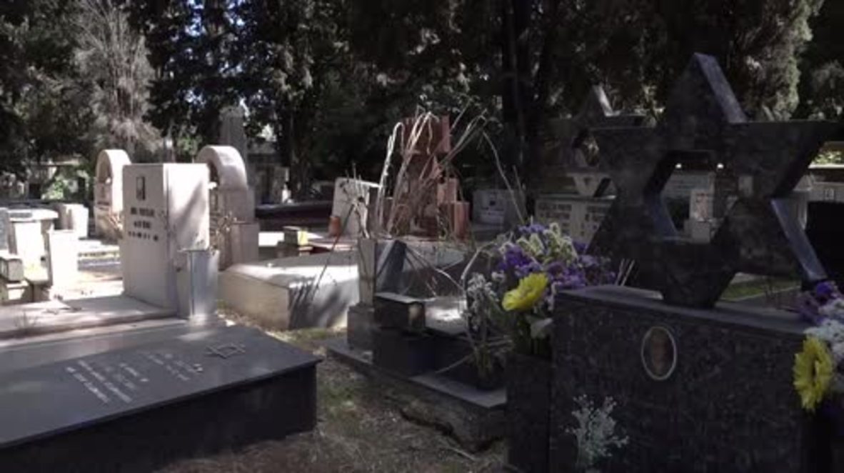 Italy: Vandals ravage 70 graves in Catholic and Jewish cemetery in Rome