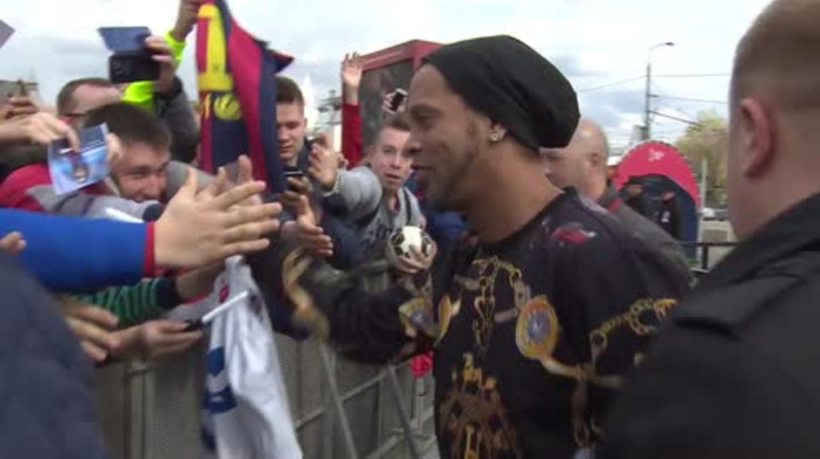 Russia: Ronaldinho and Okocha present tickets to fans for 2017 FIFA Confederations Cup
