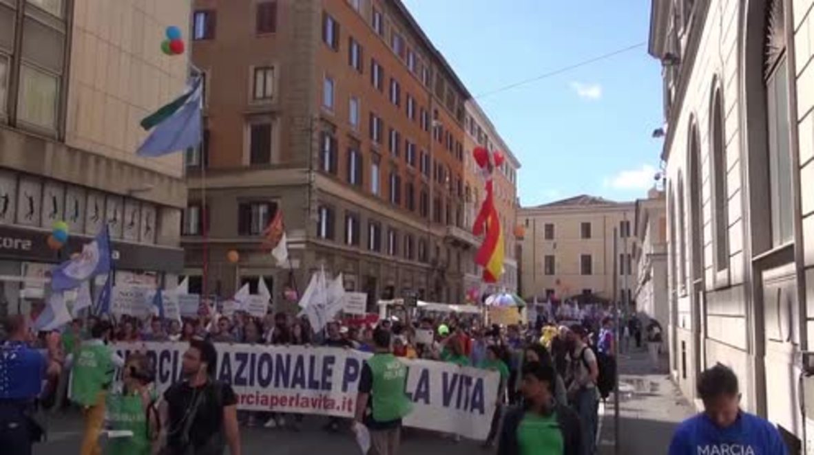 Italy: Cardinals and priests join 'March for Life' in Rome