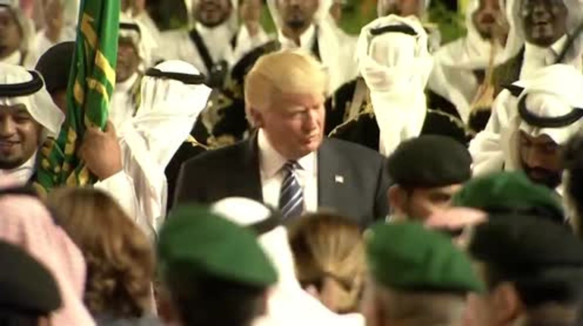 Saudi Arabia: Trump gets his groove on in traditional Saudi sword dance