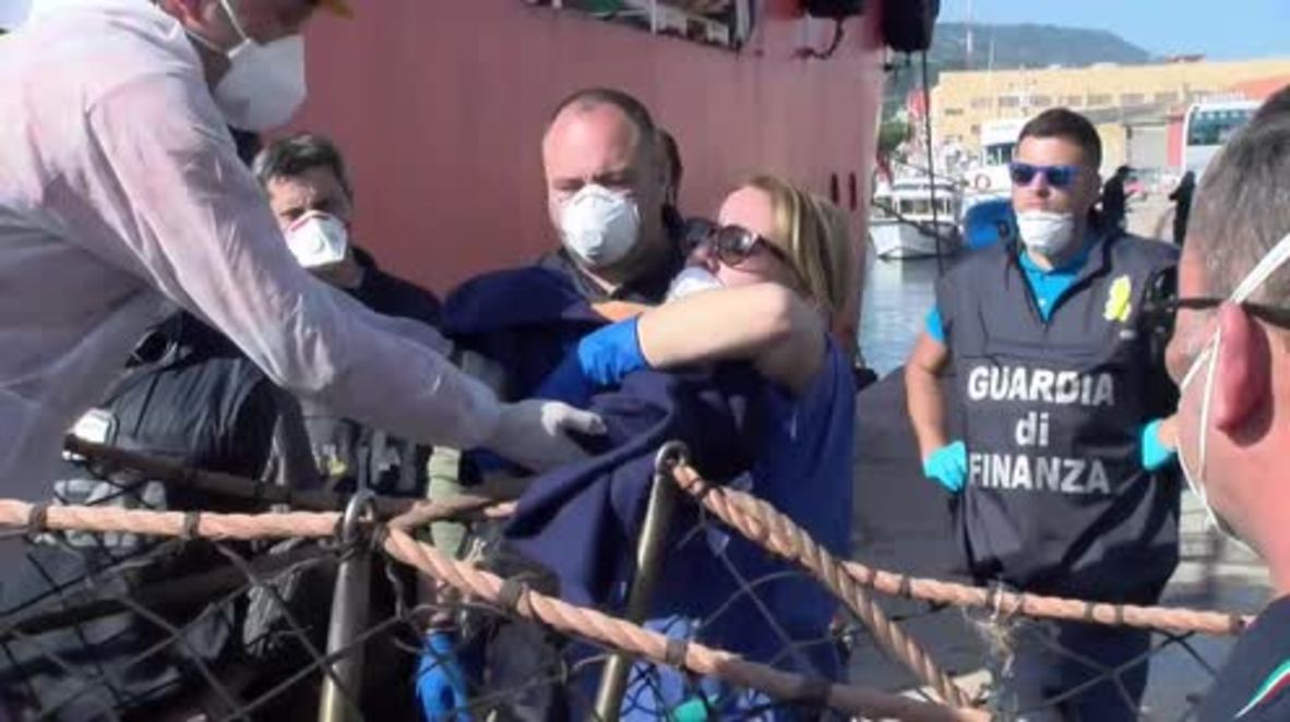 Italy: Pregnant women and babies among refugees docking in Calabria