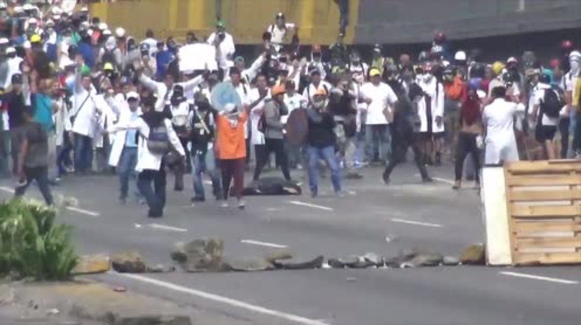 Venezuela: Doctors join violent anti-Maduro protests in Caracas