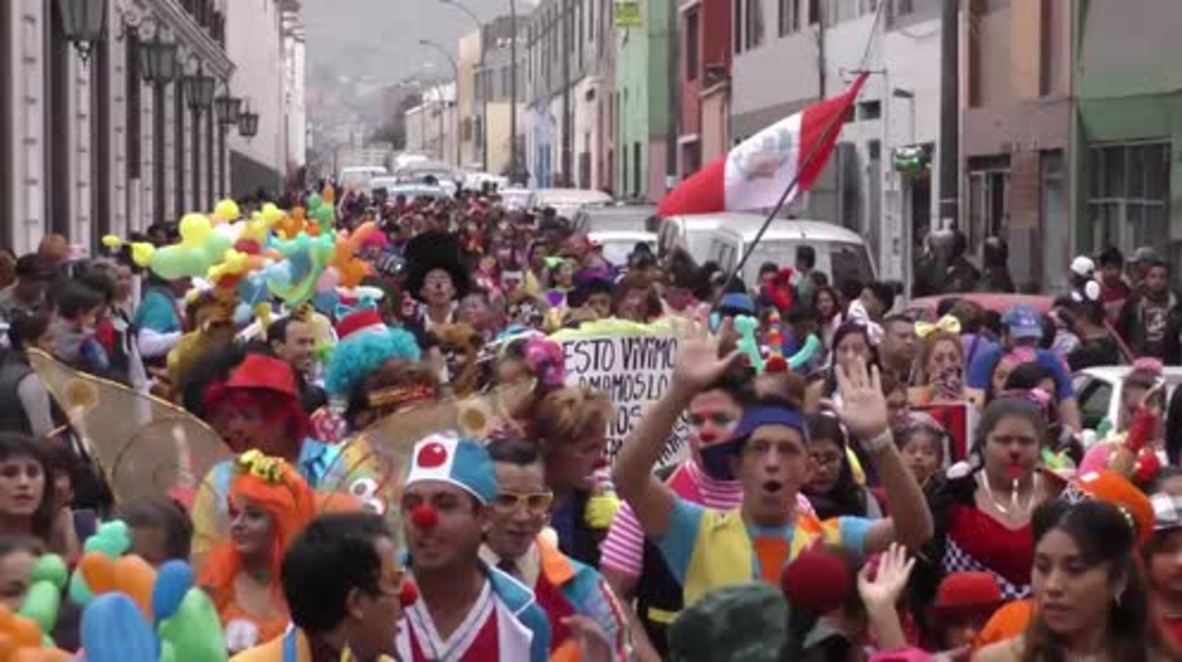 Peru: Hundreds get glad rags on, demand National Clown Day recognition