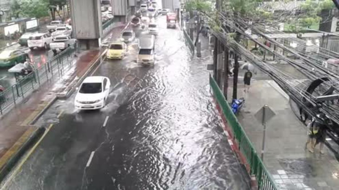 Thailand: Flood waters rise in Bangkok following heavy rain