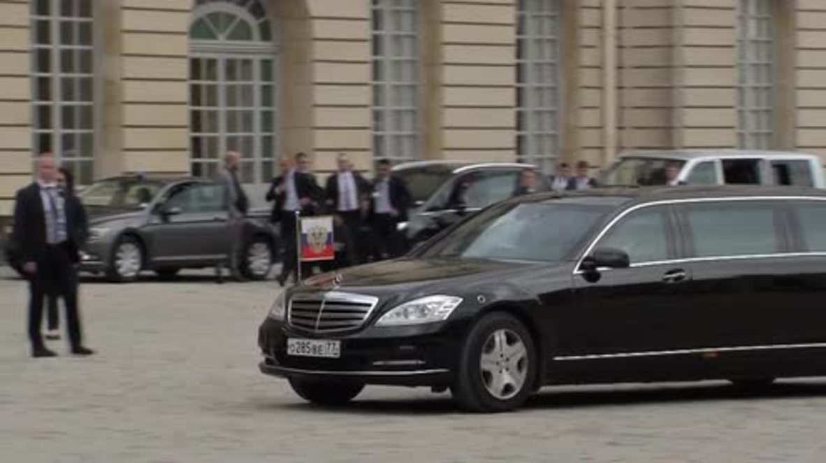 France: Putin received by Macron at the Palace of Versailles