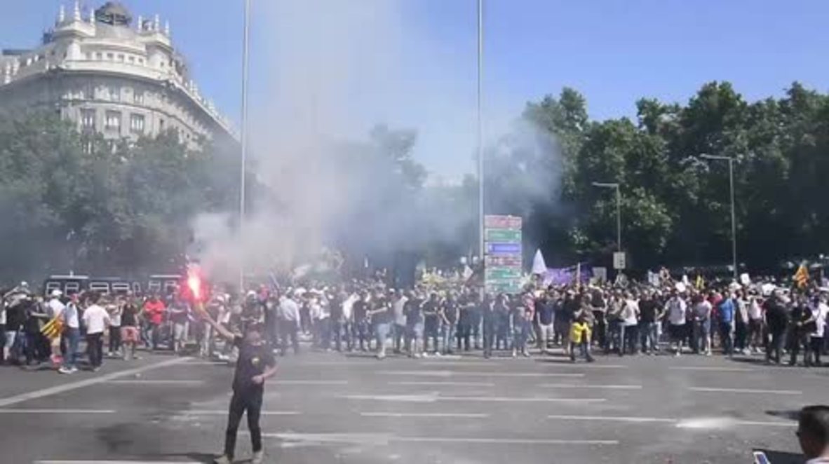 Spain: Madrid taxi drivers hold mass protest against Uber, other ride-sharing apps