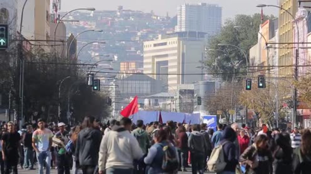 Chile: Thousands protest in Valparaiso in reaction to Bachelet’s State of Union address