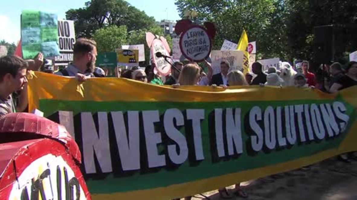 USA: 'Moving forward without Trump' - DC residents protest withdrawal from Paris climate agreement