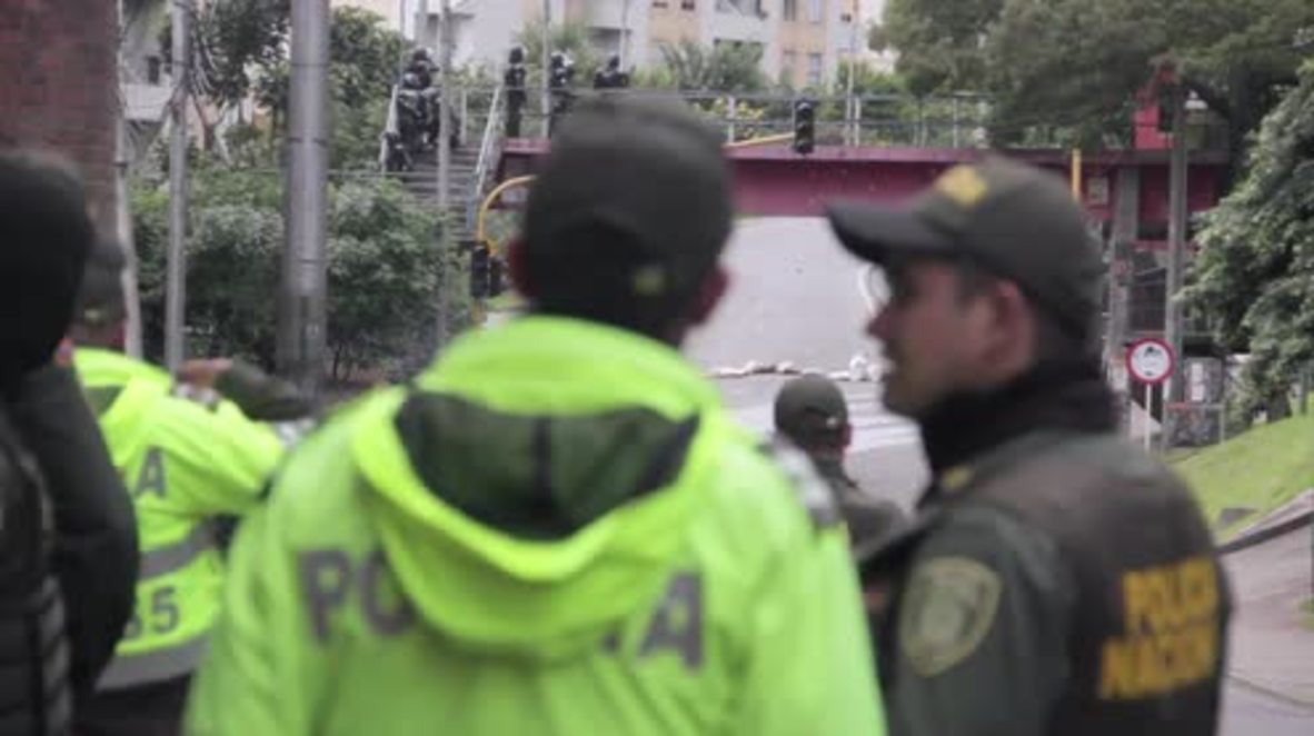 Colombia: Police deploy tear gas on students joining protest for peace