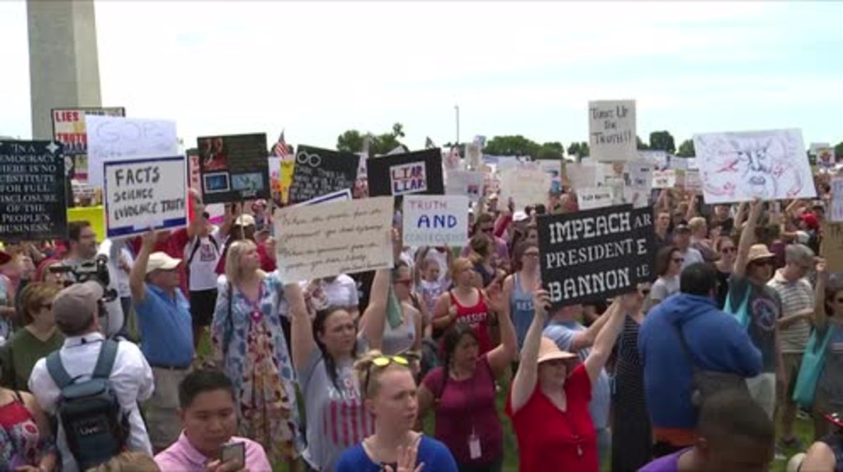 USA: Hundreds rally at 'March for Truth' calling for investigation into Trump's Russian ties