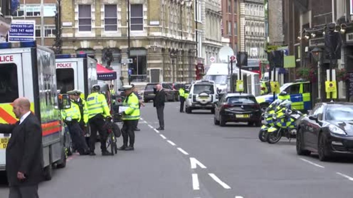 UK: Fully-armed police officers swarm roads near London attack sites