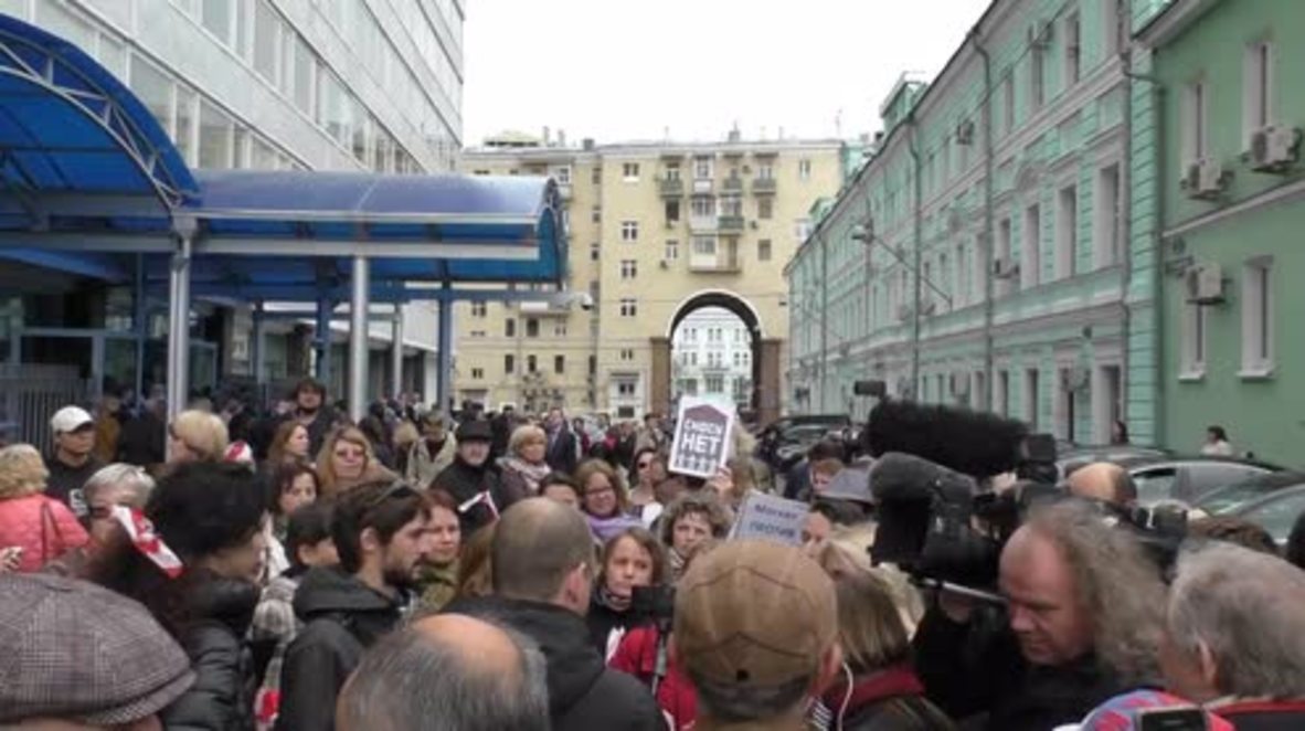Russia: Muscovites march on Duma in protest at Renovation Law